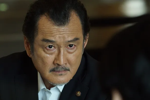 吉田鋼太郎は演じる刑事・蒼井について「誰よりも生真面目に一生懸命、命懸けで取り組んでいる」と語る