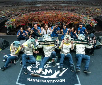 窪田正孝ら“ラジハ”メンバー登場でマンウィズが観客にツッコミ