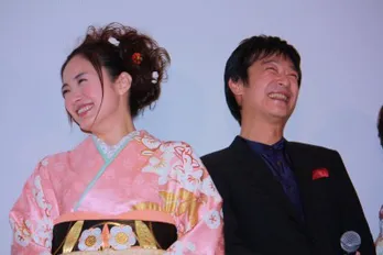 仲間由紀恵がかれんな着物姿で登場! 映画「武士の家計簿」舞台あいさつ