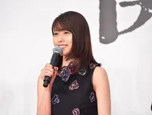 有村架純、カーテンからひょこっとチラ見SHOTに絶賛の声殺到「透明感！」「インスタ開いたら天使がいた」