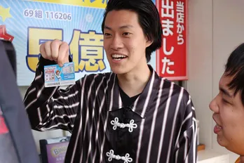 霜降り明星・粗品、高額当選を狙い、自腹で宝くじを買いまくる