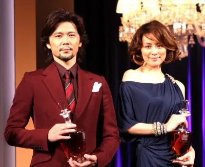 “Best Whisky Lover”に選ばれた熊川哲也と米倉涼子