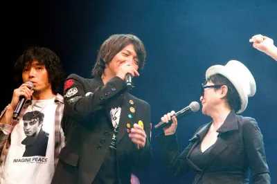 斉藤和義と吉井和哉は共にオリジナルの日本語詞を付けてジョンの曲を披露した