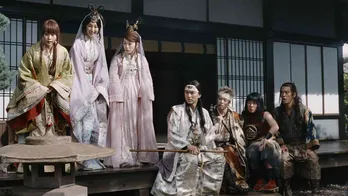 au新CMに“三姫”の母親・親指姫登場！演じるのは池田エライザ