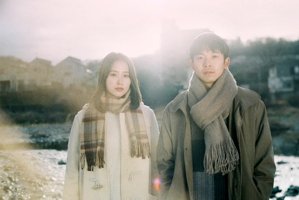 太賀と衛藤美彩がダブル主演を務める映画「静かな雨」の公開が決定