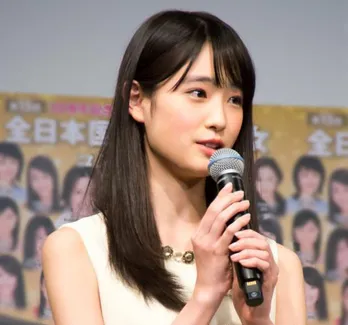 高橋ひかる、美形過ぎる男装ルックに反響続々「すごい美少年」「かわいかっこいい!」