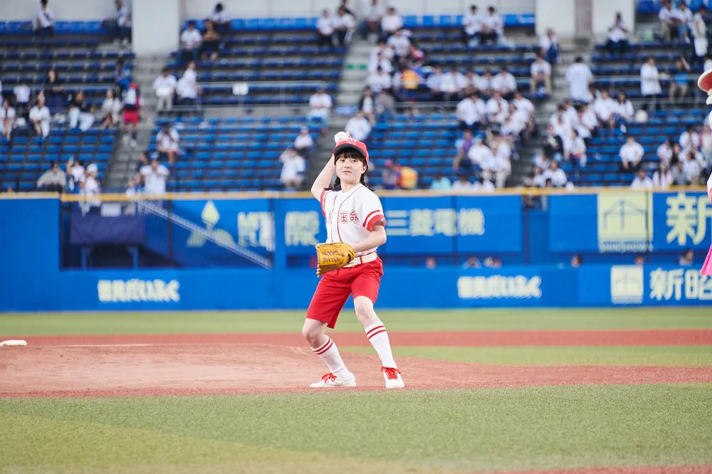 【写真を見る】「前よりはうまくできた」という本田紗来が見せたダイナミックな投球フォーム