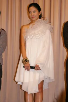 【画像】きらびやかな白のドレスで登場した吉高