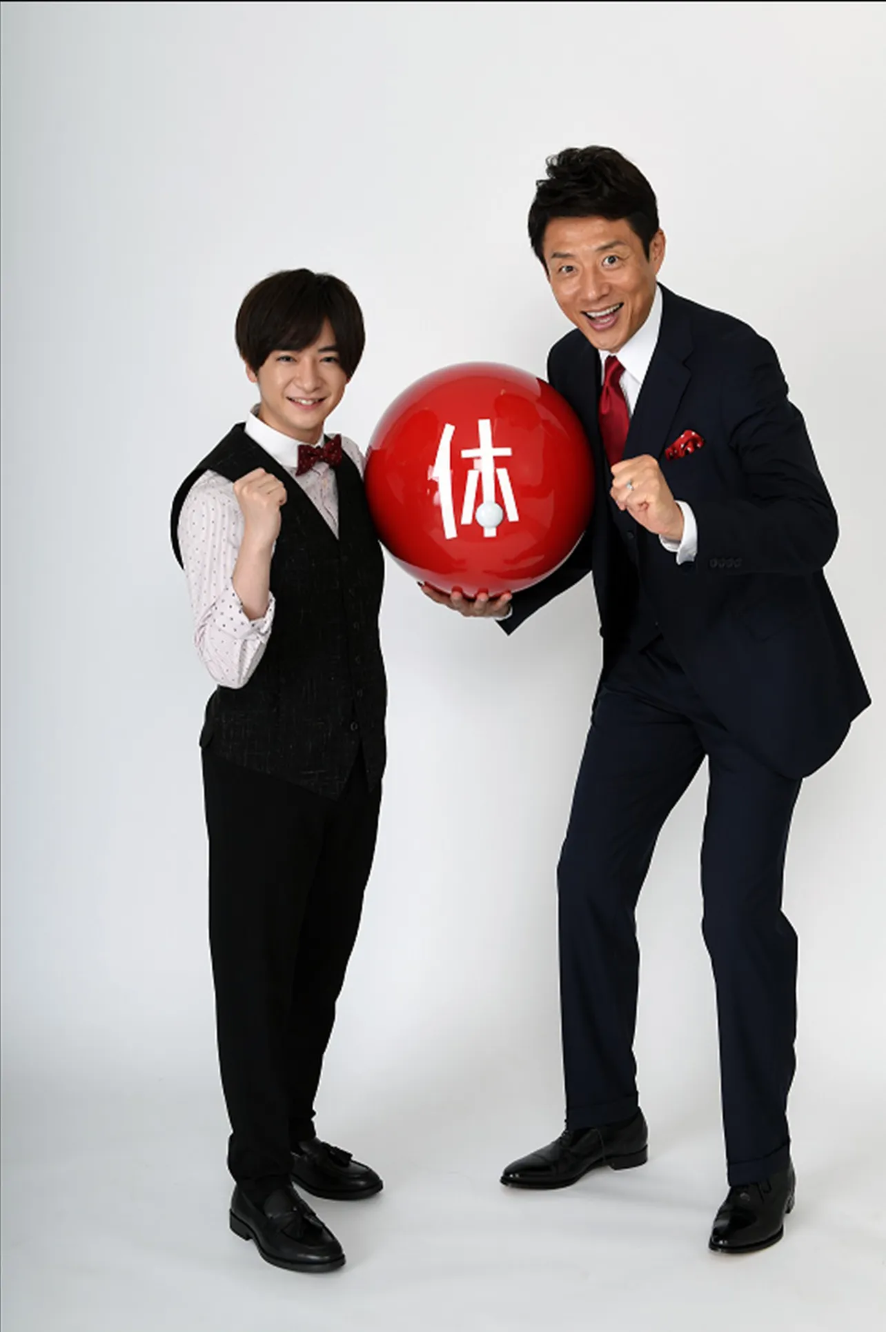 「世界体操シュツットガルト2019」のメインキャスターの松岡修造(写真右)とプレゼンター・Hey！Say！JUMPの知念侑李(同左)