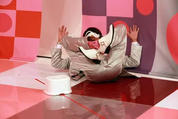 意外と難しい! 板野友美&あびる優のお尻がピンチ?