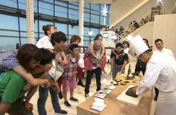 杉浦太陽、辻希美をおんぶしたままビュッフェへ！＜ぐるナイ＞