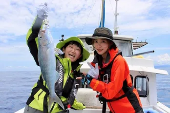 夏菜の竿にかかった“予想外の大物”に騒然