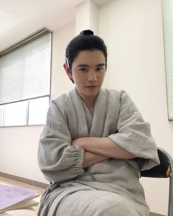 鈴木康介、時代劇初挑戦で“ちょんまげ”写真公開!「違和感無い」と反響の声