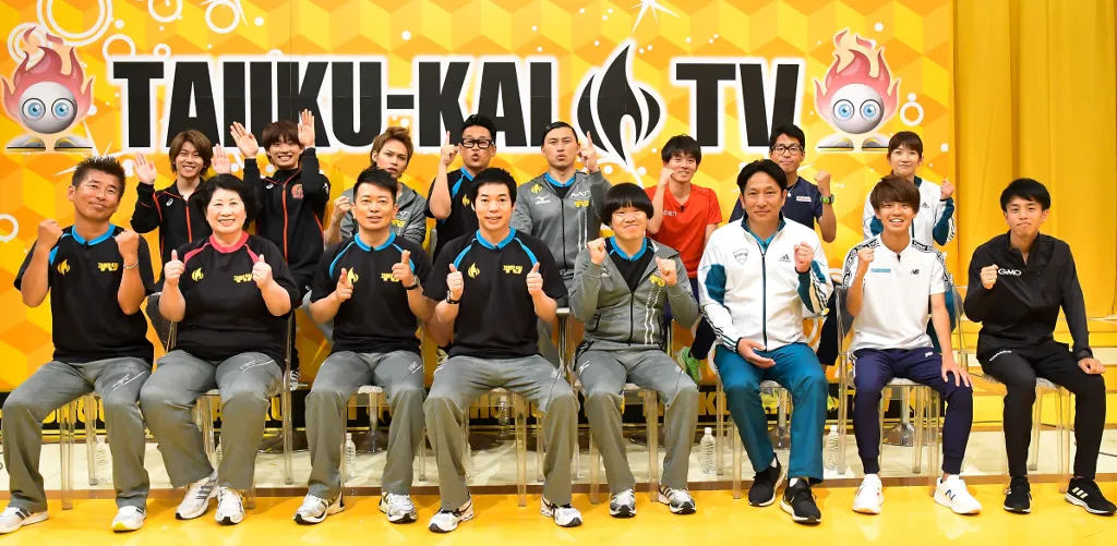 「炎の体育会TVSP」に登場する関西ジャニーズJr.の末澤誠也(後列左端)、福本大晴(後列左から2番目)