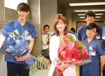 <ラジエーションハウス>窪田正孝&本田翼がクランクアップ!窪田「最高のチームでした!」