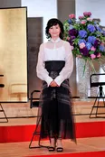 シックな装いで登壇した南果歩