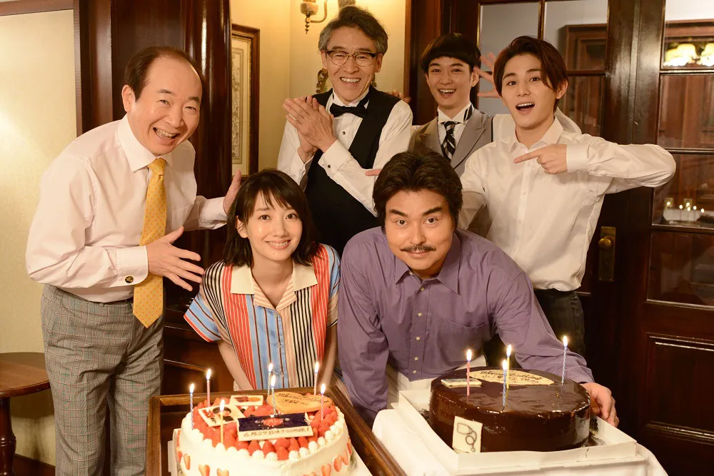 6月29日(土)放送「もみ冬」の撮影現場で、山田涼介ら北沢家が波瑠と小澤征悦の誕生日を祝った