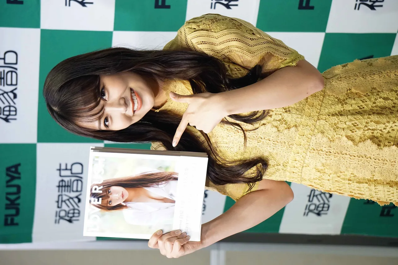 ファースト写真集刊行記念イベントを開催したNMB48・白間美瑠