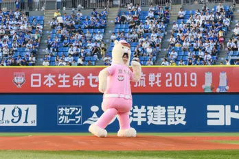 モーニング娘。'19・牧野真莉愛、始球式に登板！話題の“まりパカ”姿で全力投球