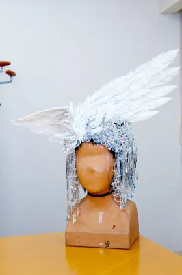 テーマは”羽”! 小林幸子の2010年紅白衣装、初公開!