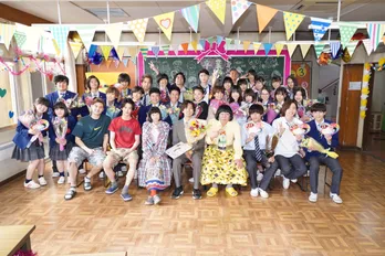 <俺スカ>クランクアップで“卒業式”!古田新太「初めて生徒たちのことをかわいいと思った」