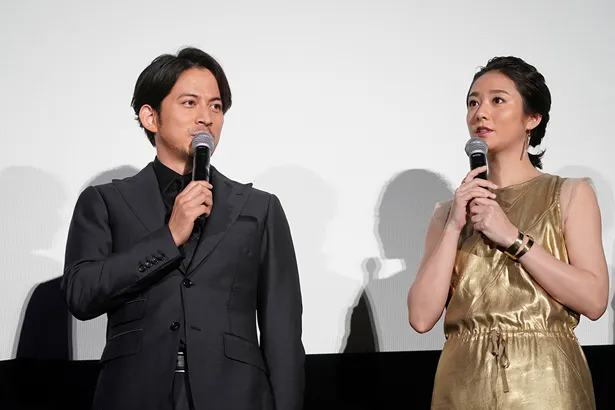 岡田准一の主演映画「ザ・ファブル」が公開となり、公開記念舞台あいさつが行われた