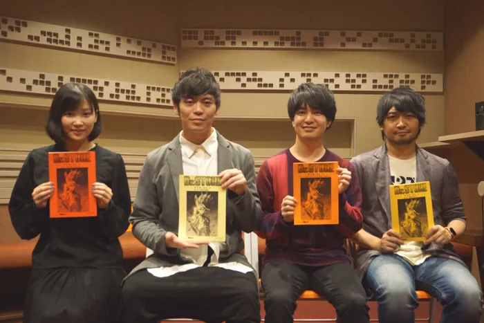 アニメ「Dr．STONE」主要キャスト陣によるアフレコ集合写真。(写真左から)市ノ瀬加那、古川慎、小林裕介、中村悠一