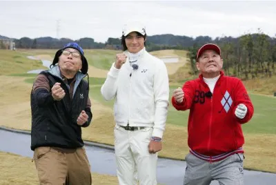 ゴルフ対決を行う、所ジョージ、石川遼、ビートたけし（写真左から）