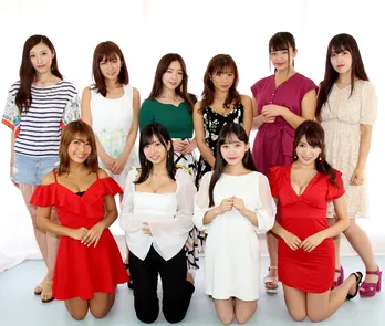 森咲智美らトップグラドル10人がプール撮影会アピール【写真特集】