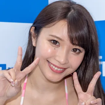 グラドル海里、デビュー作は94点「せりふが棒読み過ぎて」