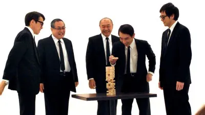 （写真左から）浅野和之、小野武彦、高橋克実、段田安則、鈴木浩介がコントやゲームに挑戦