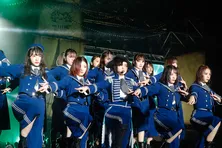 平手友梨奈が“船長ルック”に! 欅坂46、ズブ濡れの中「欅共和国」を完走!