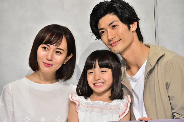 「TWO WEEKS」で“親子”を演じる比嘉愛未、稲垣来泉、三浦春馬(写真左から)