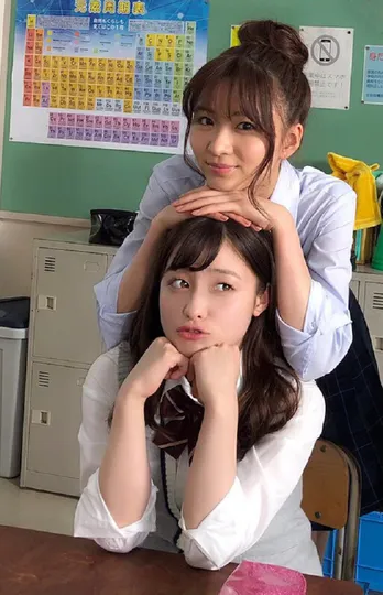 注目の女優・岡崎紗絵が橋本環奈の親友役に！キュートな仲良し制服オフショットも解禁