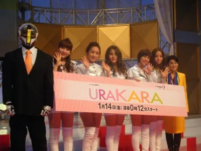 ドラマ24「URAKARA」の制作発表に登壇したKARAら