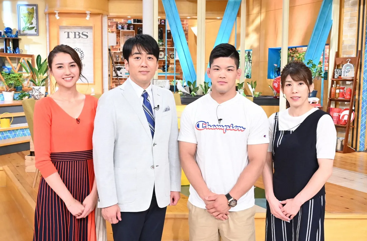 7月20日放送の「東京 VICTORY」ゲストはリオデジャネイロ五輪柔道73kg級・金メダリストの大野将平選手(右から2番目)