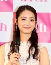 佐々木希、“なまはげ変身”動画に反響殺到!「照れてる姿かわいすぎる笑」