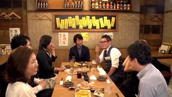 櫻井翔、新橋の居酒屋で酒を片手に同世代と本音トーク