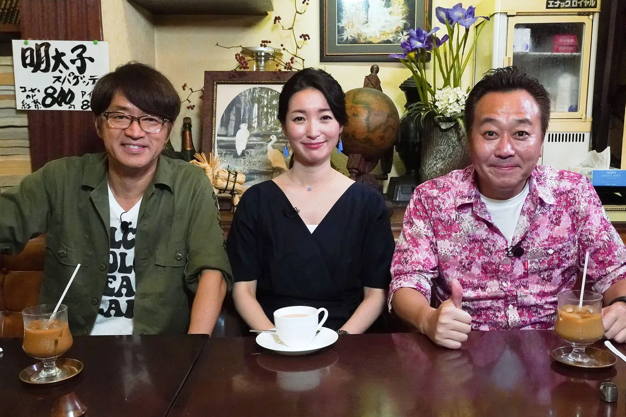 7月21日(日)放送の「モヤモヤさまぁ～ず2」に出演する大江麻理子キャスター(中央)と、さまぁ～ず・大竹一樹(左)、三村マサカズ(右)