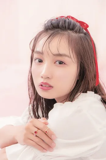 “神的美少女”黒木ひかり、齋藤飛鳥らの“まねメーク”披露「表情を作るのが大変でした!(笑)」