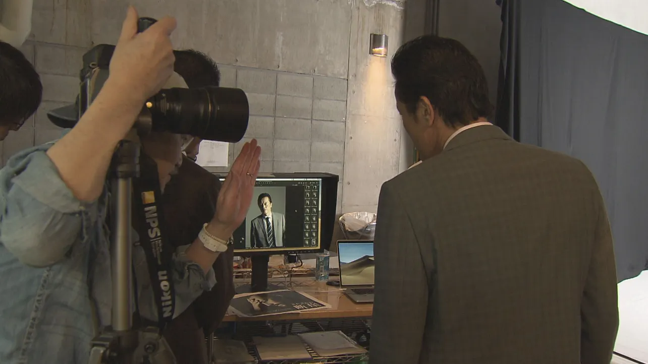 メイン写真の撮影時には、遠藤憲一自らカメラマンと話し写真をチェック