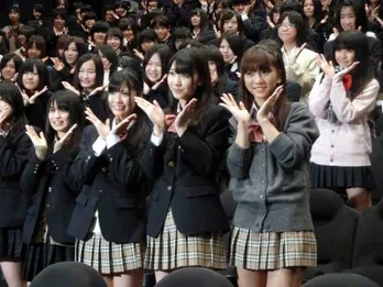 AKB48・倉持明日香が「先生が好きだった」と仰天発言!