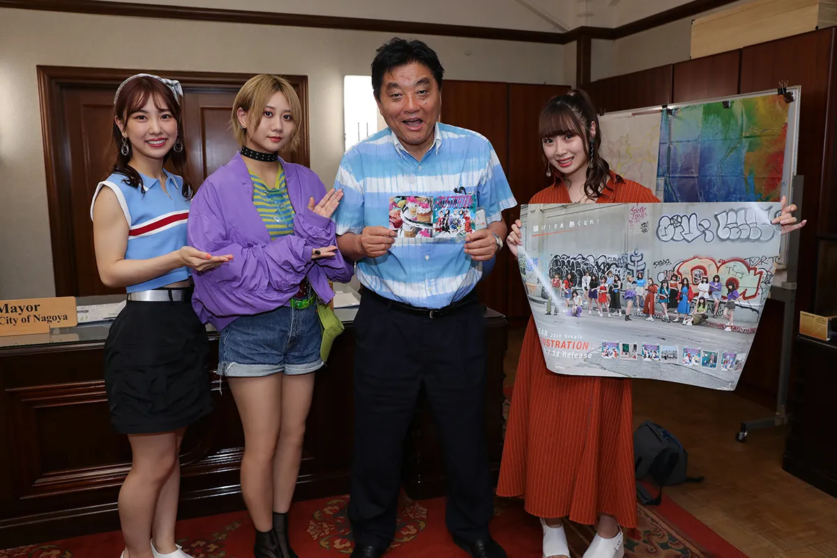 SKE48の古畑奈和、高柳明音、熊崎晴香が、新シングル「FRUSTRATION」の発売日前日に、河村たかし名古屋市長を表敬訪問