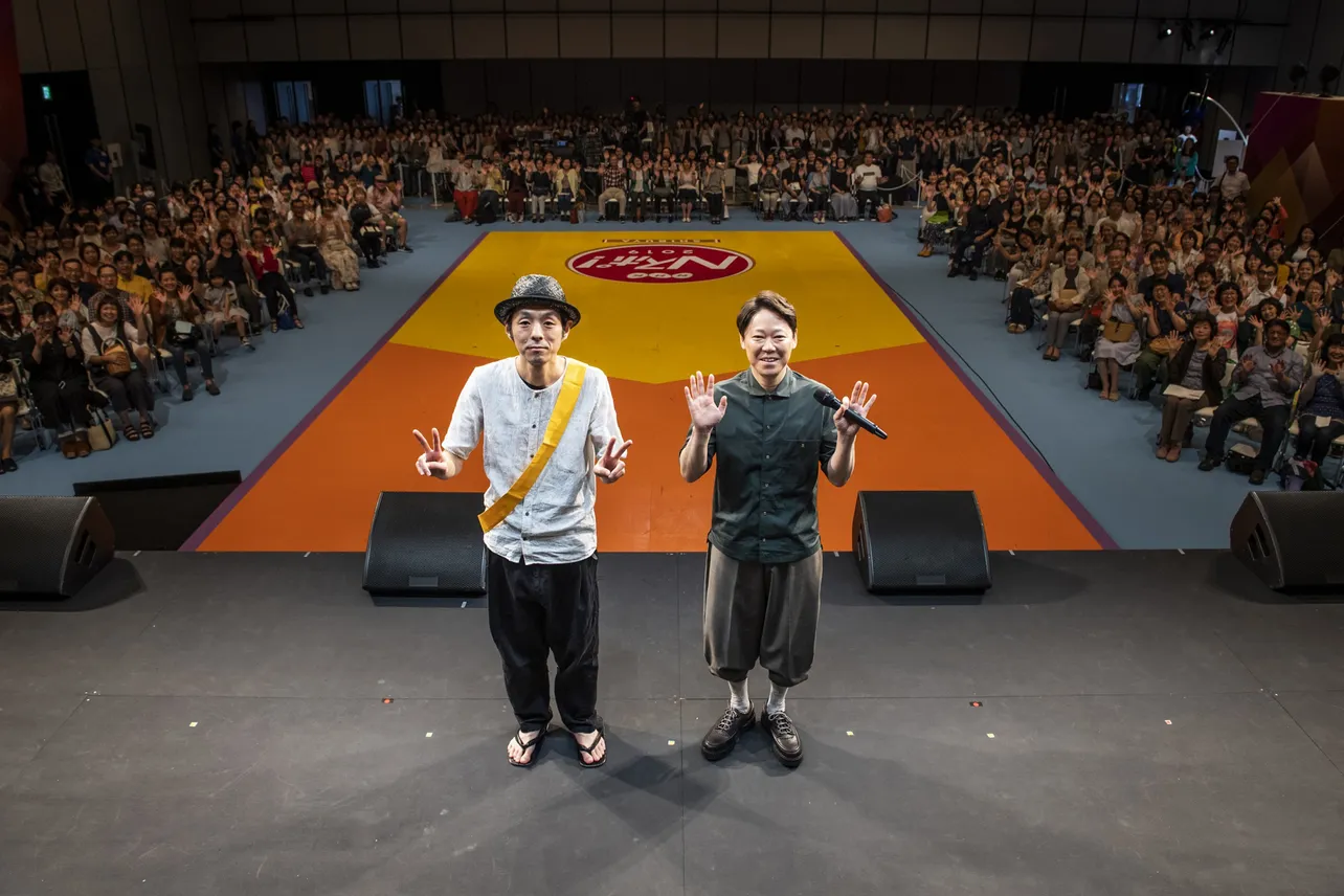 イベントに出席した(左から)宮藤官九郎と阿部サダヲ