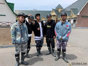 DOBERMAN INFINITYが競走馬のふるさとで乗馬体験