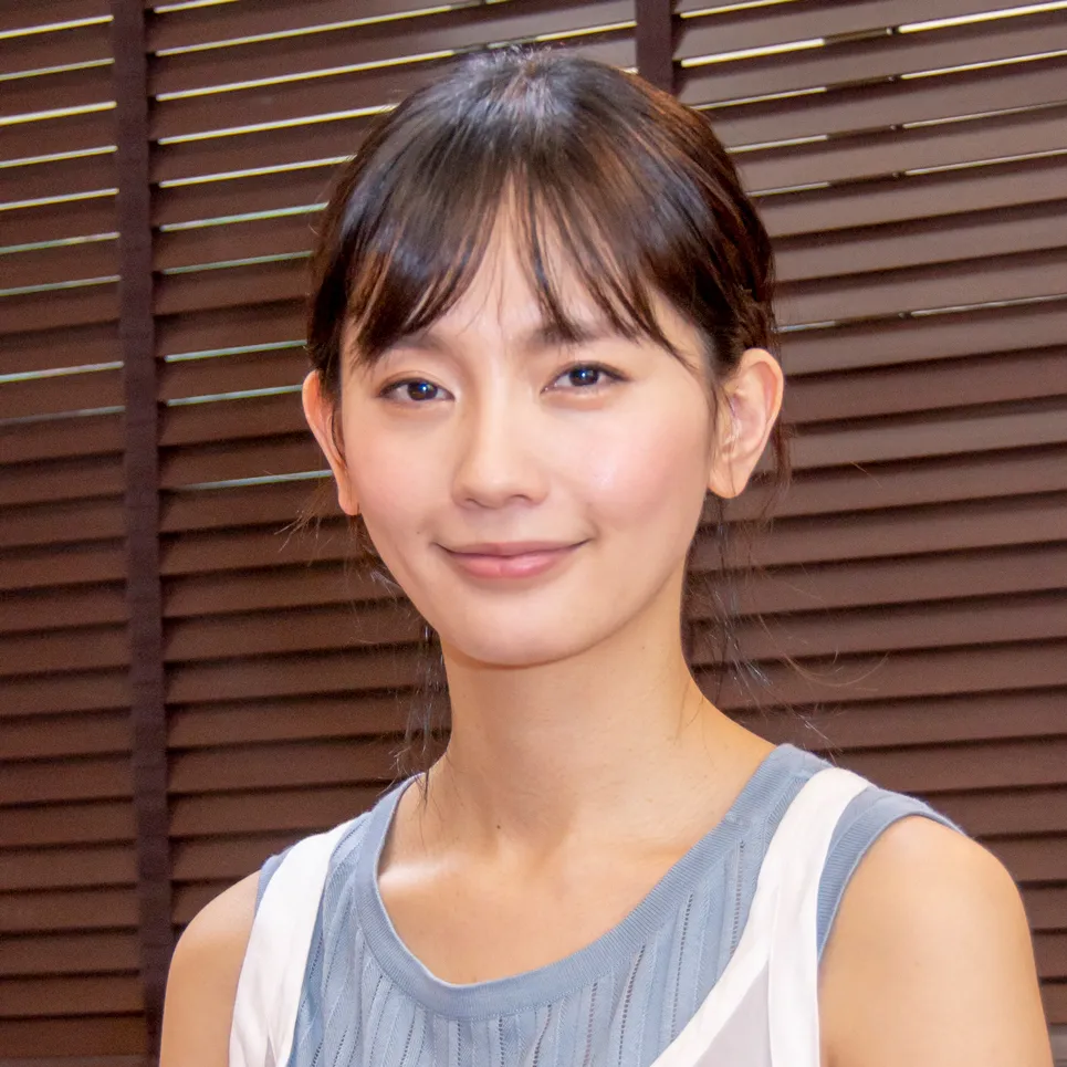 女優の中村ゆり