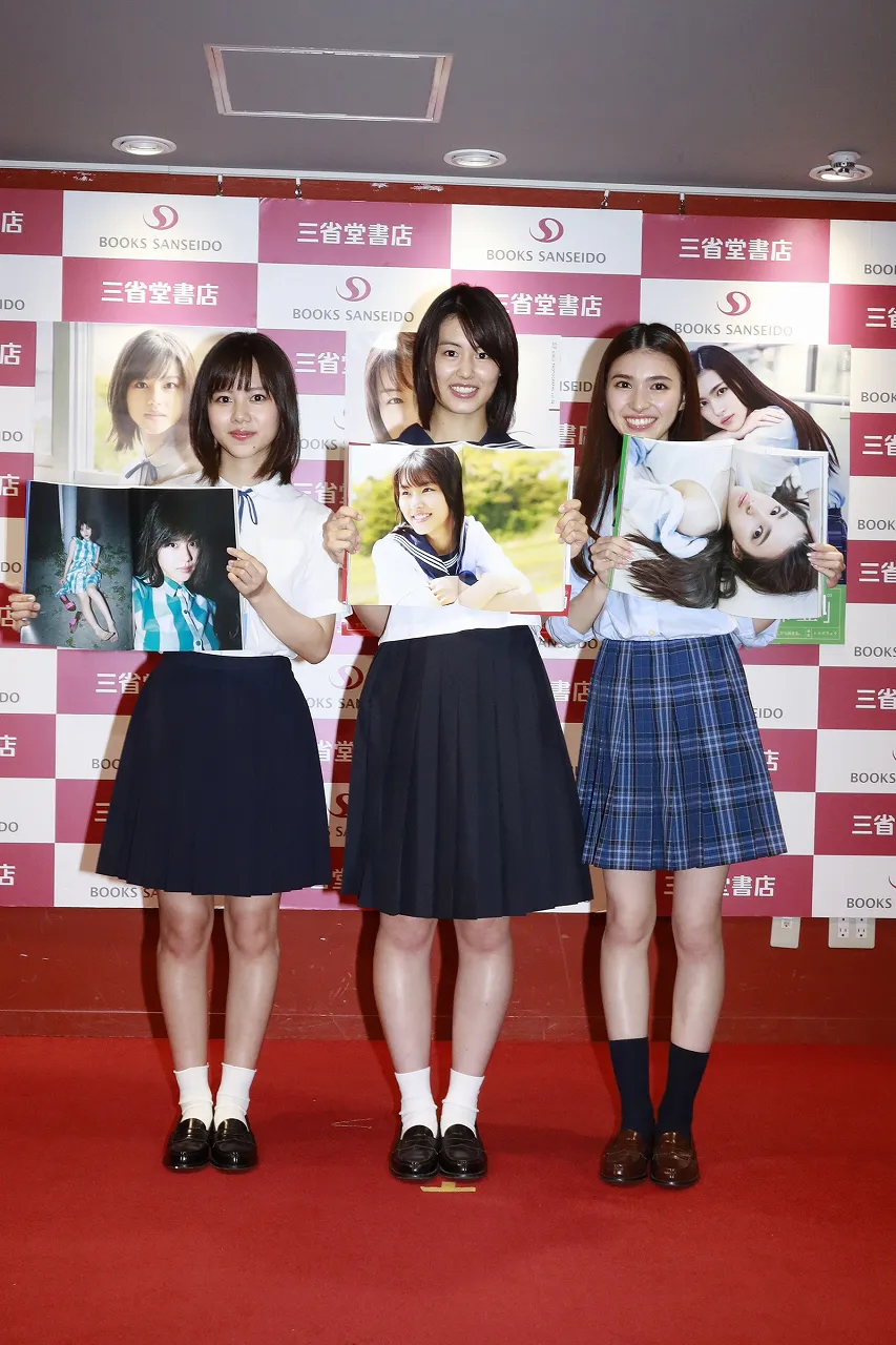 イベントに登場した松風理咲、竹内愛紗、長見玲亜(写真左から) 