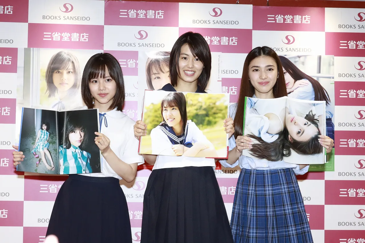 イベントに登場した松風理咲、竹内愛紗、長見玲亜(写真左から) 