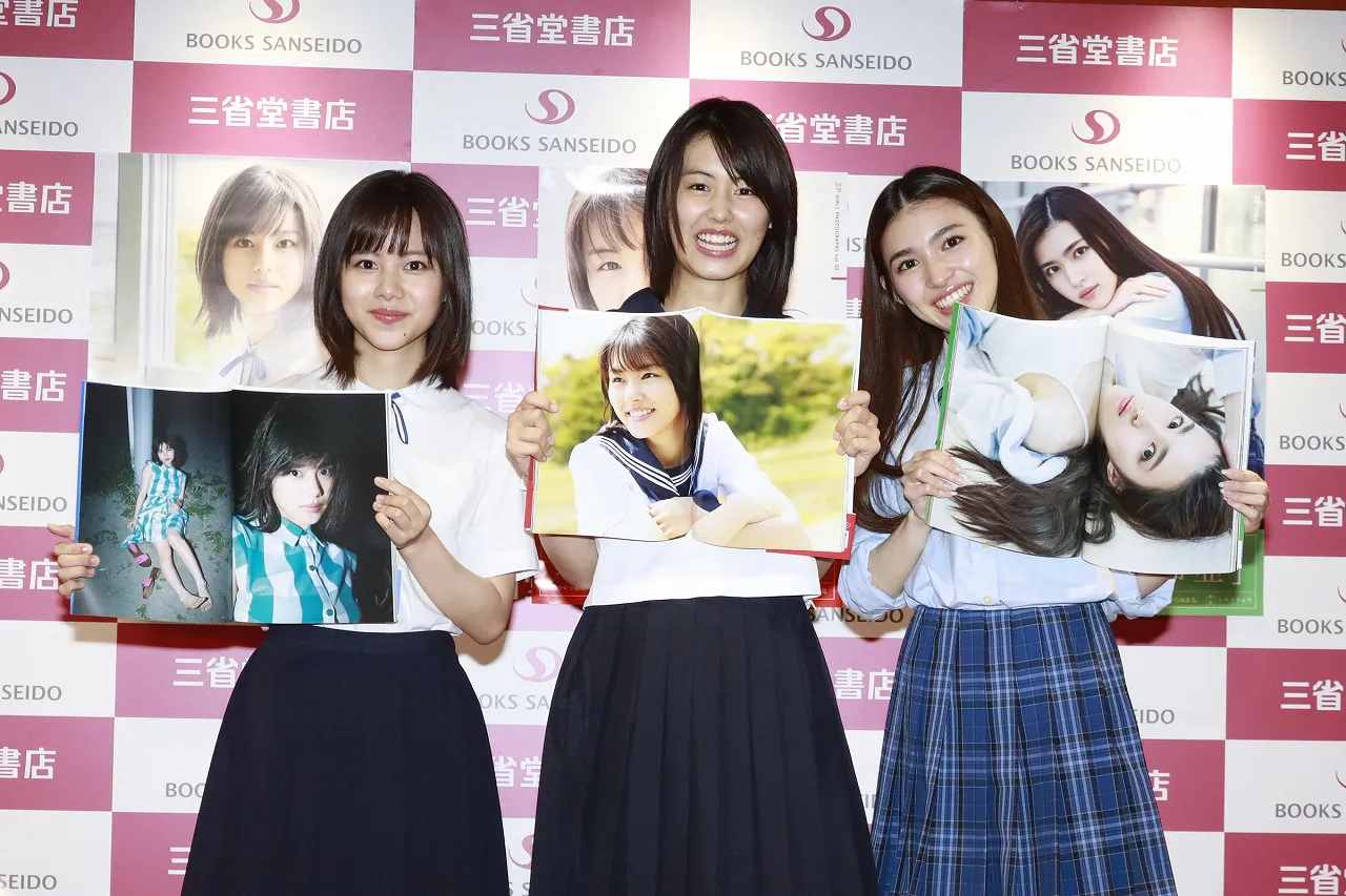 イベントに登場した松風理咲、竹内愛紗、長見玲亜(写真左から) 