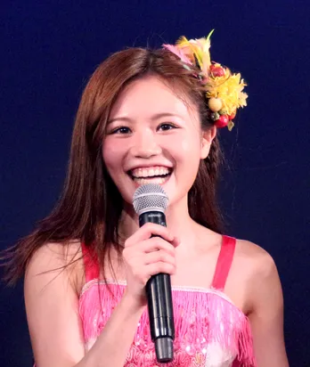 AKB48込山榛香、迫り来るクロちゃんのお尻を顔面で受け止める!